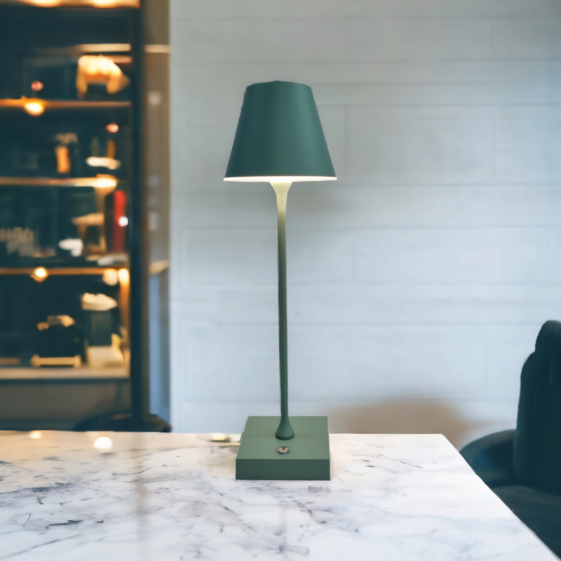 Lampada led da tavolo touch verde con batteria...