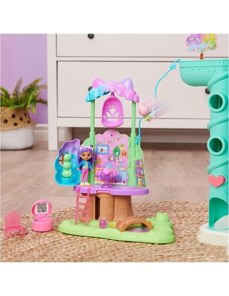 Gabby’s Dollhouse, set di gioco trasformabile Garden Treehouse luci, accessori e personaggi