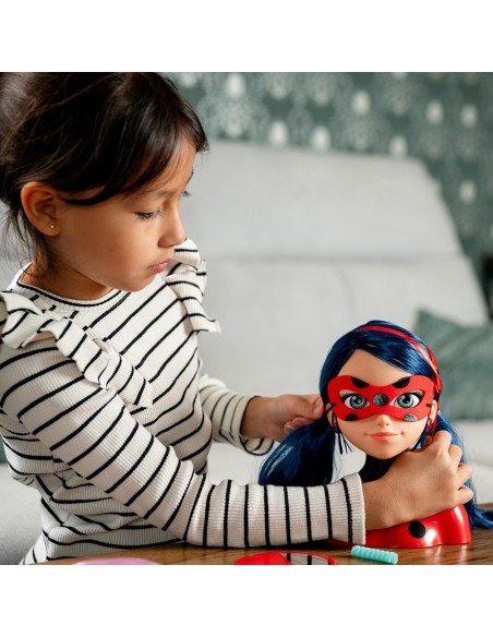 Bandai - Miraculous Ladybug - Testa da Pettinare Miraculous Deluxe da 21 cm - Testa bambola da truccare e pettinare