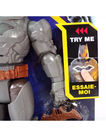 DC Comics: Action figure Battle Strike Batman 12", 5 accessori, 20+ suoni