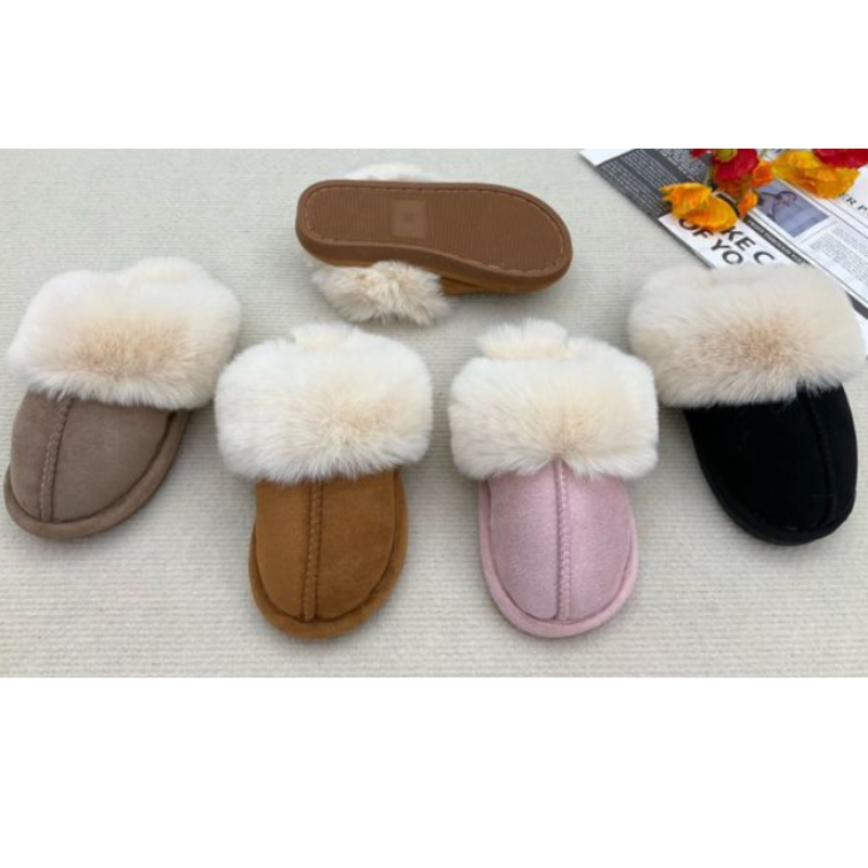 Pantofole peluche e camoscio