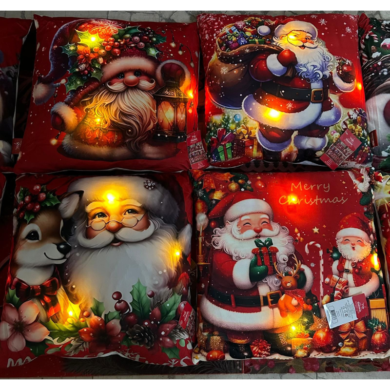 Set 4 Cuscini Natalizi con Luci LED – 45x45 cm