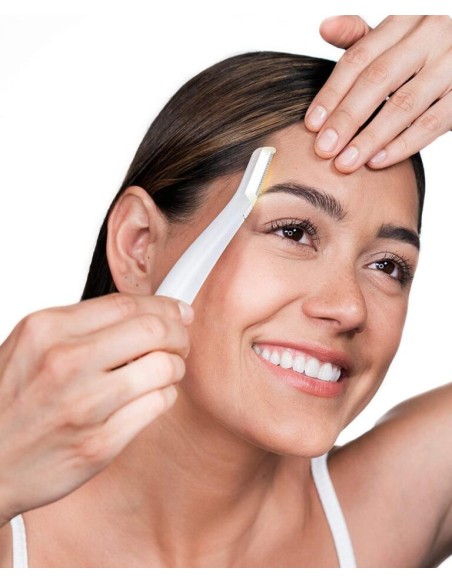 Rasoio con pettine a due misure per peli e ciglia