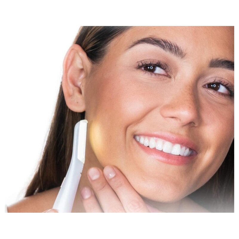 Rasoio con pettine a due misure per peli e ciglia