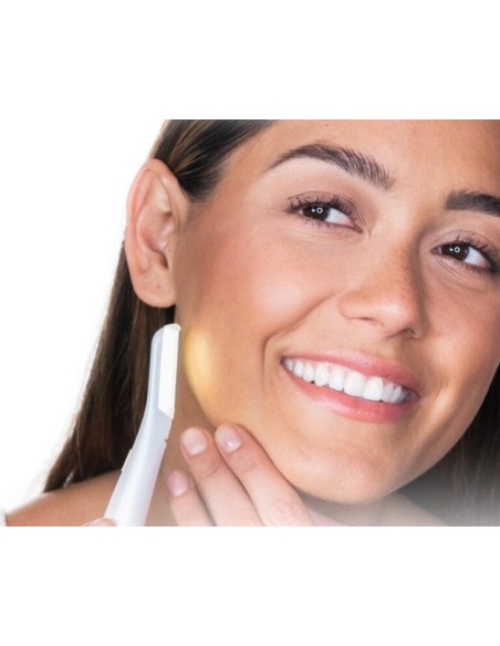 Rasoio con pettine a due misure per peli e ciglia