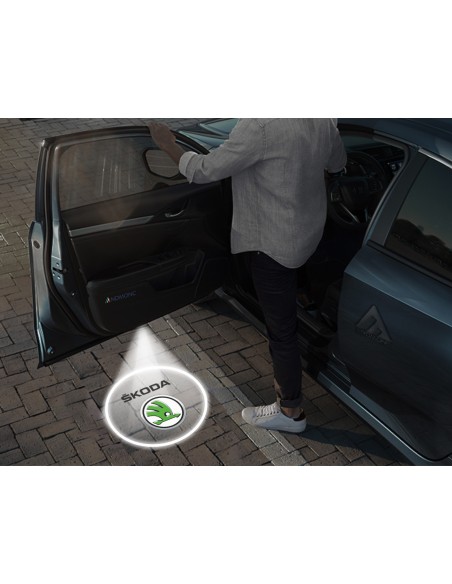 Škoda New Logo Carbon-Style Wireless Car Door Projector Lights