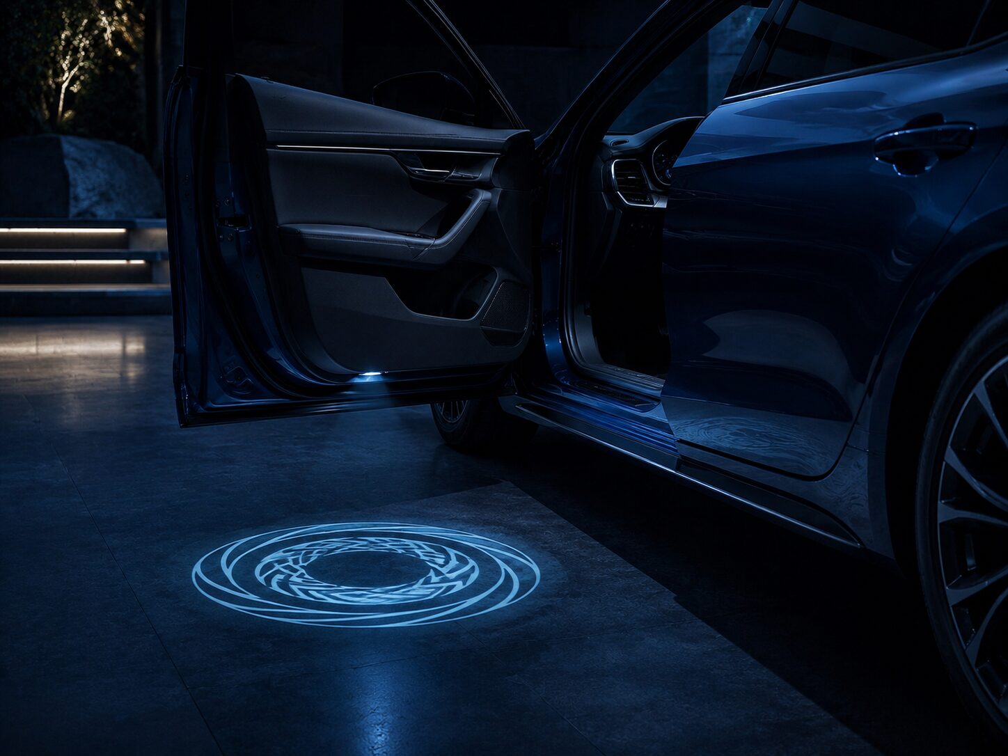 Luce sottoporta proiettata da un'auto in un ambiente premium